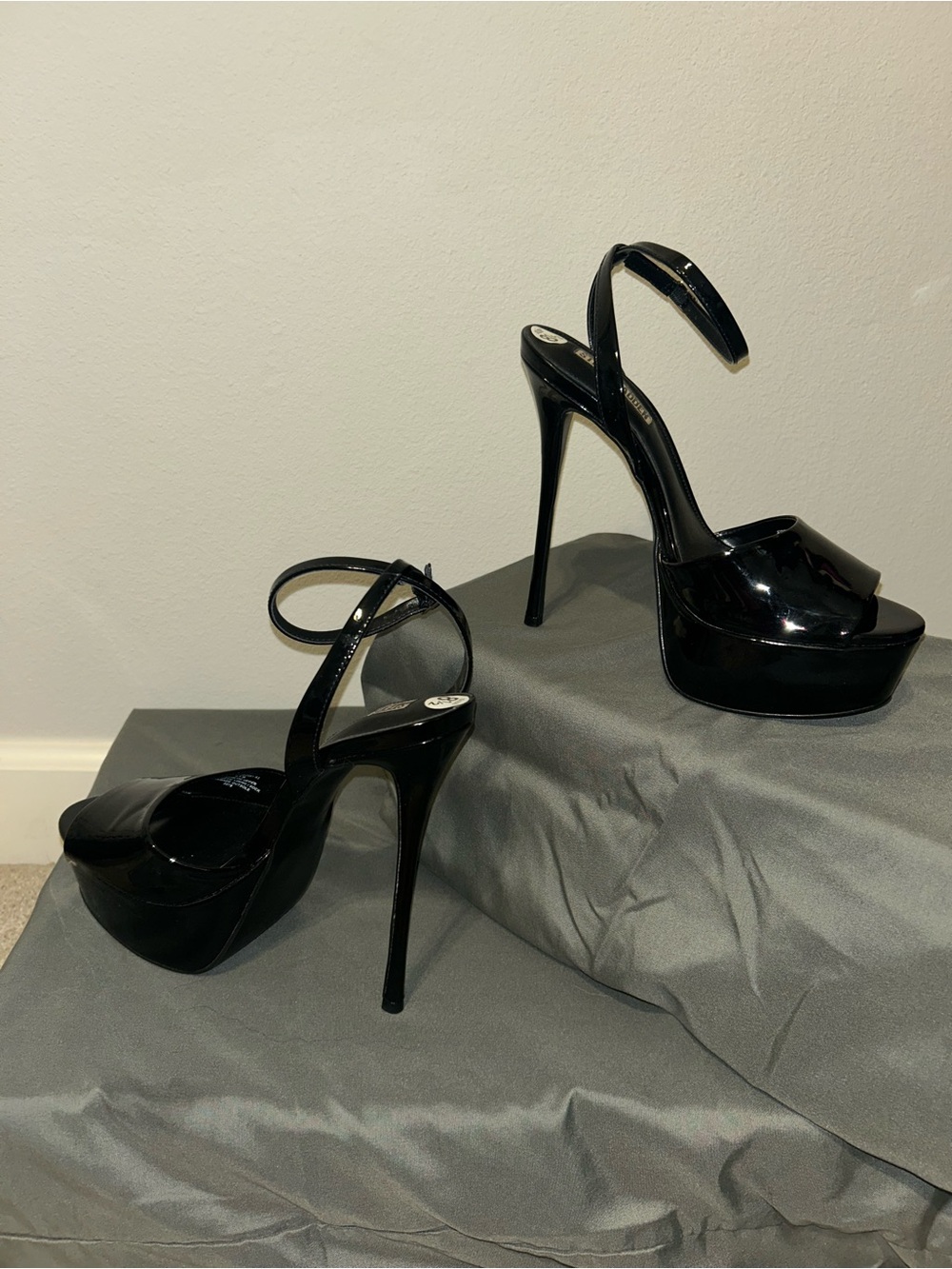 NEW Steve Madden Black Patent Platform Ankle-Strap Heels Sz 8.5 - Picture 2 of 5